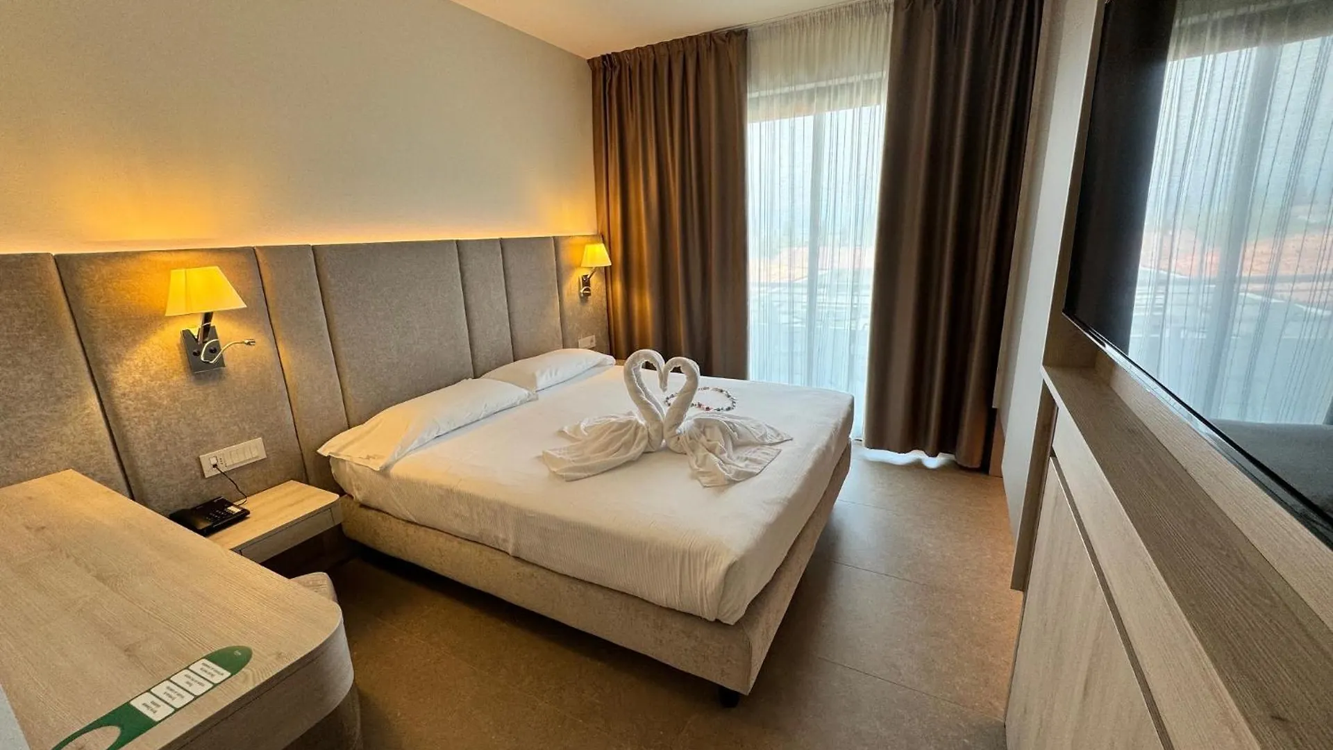Hotel Porto Azzurro Sirmione 3*,  Italy