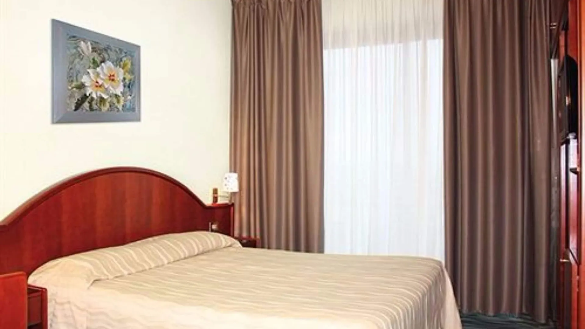 Hotel Porto Azzurro Sirmione 3*,  Itália